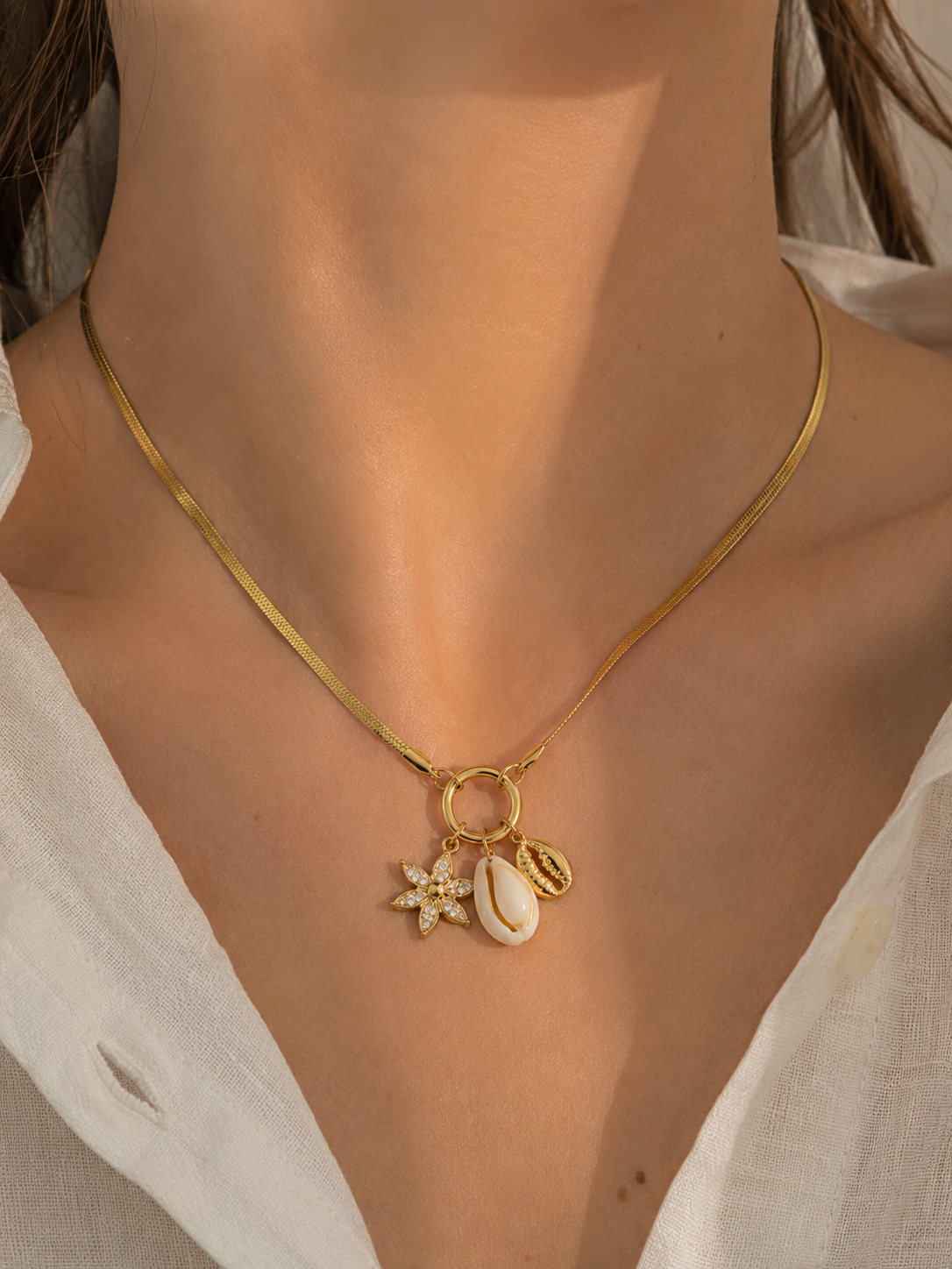 Elegant Shell & Flower Necklace